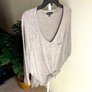 Grey 3-quarter sleeve sweater!